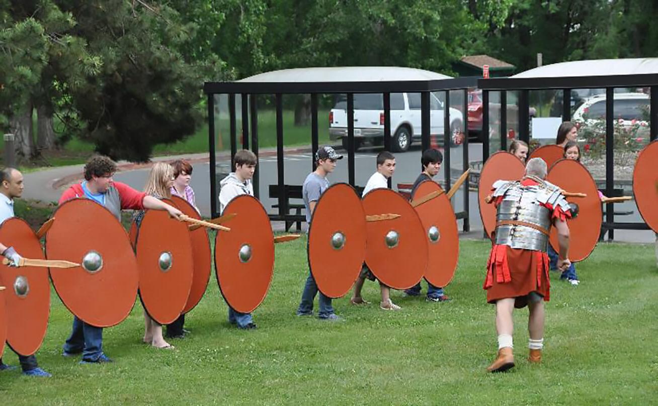 Photo of a medieval reenactment at 博天堂官方